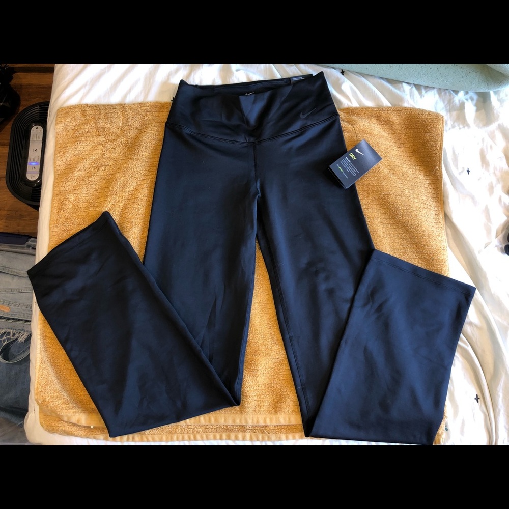 **SOLD**Nike black yoga pants women’s size medium